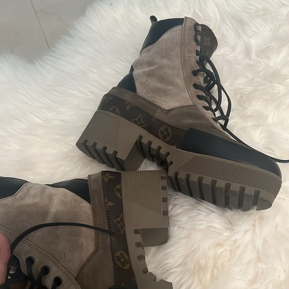 LV PLATFORM DESSERT BOOTS - Picture 5 of 7